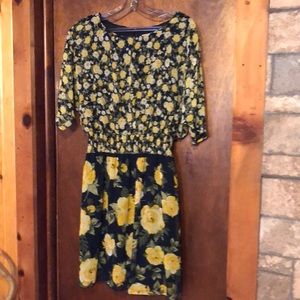 EnFocus Studio sz 8 navy blue and yellow dress w/ open sleeves